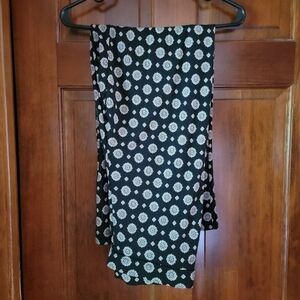 Woman's black and White Patterned Pants